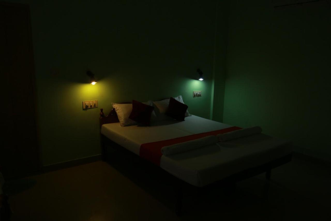 Shirleys Beach Hotel コーバラム エクステリア 写真
